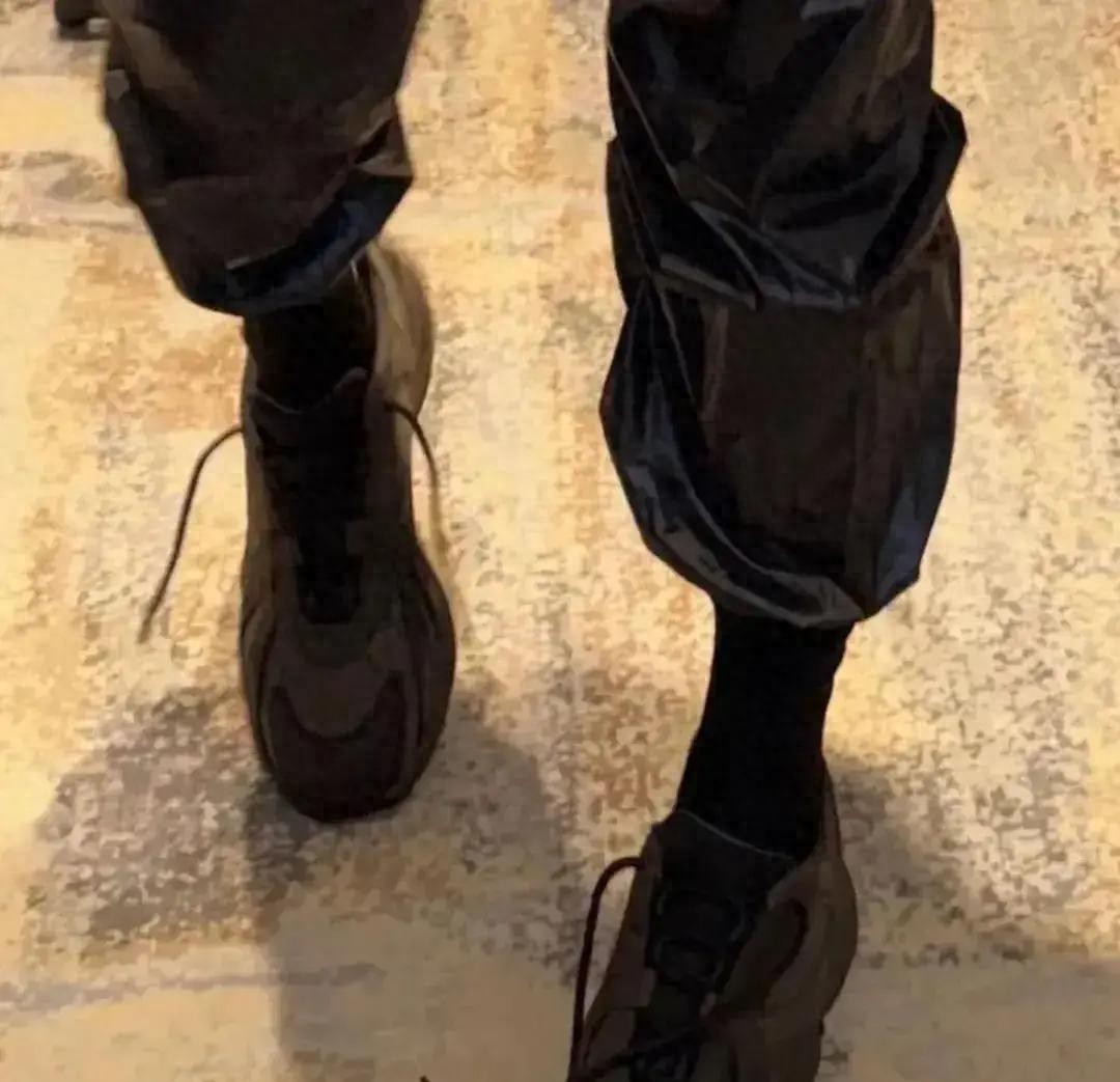 yeezy水蜜桃与Adidas合作_YEEZY Slide 01新配色_YEEZY 800回归