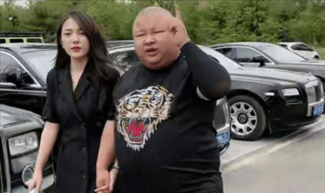 网红老狗八卦视频下载-_网红老狗直播写遗书剧本_网红老狗破产被妻子骗走财产